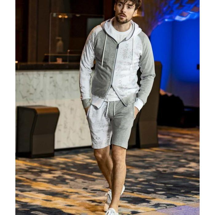 1PIU1UGUALE3 RELAX ウノピゥウノウグァーレトレ リラックス