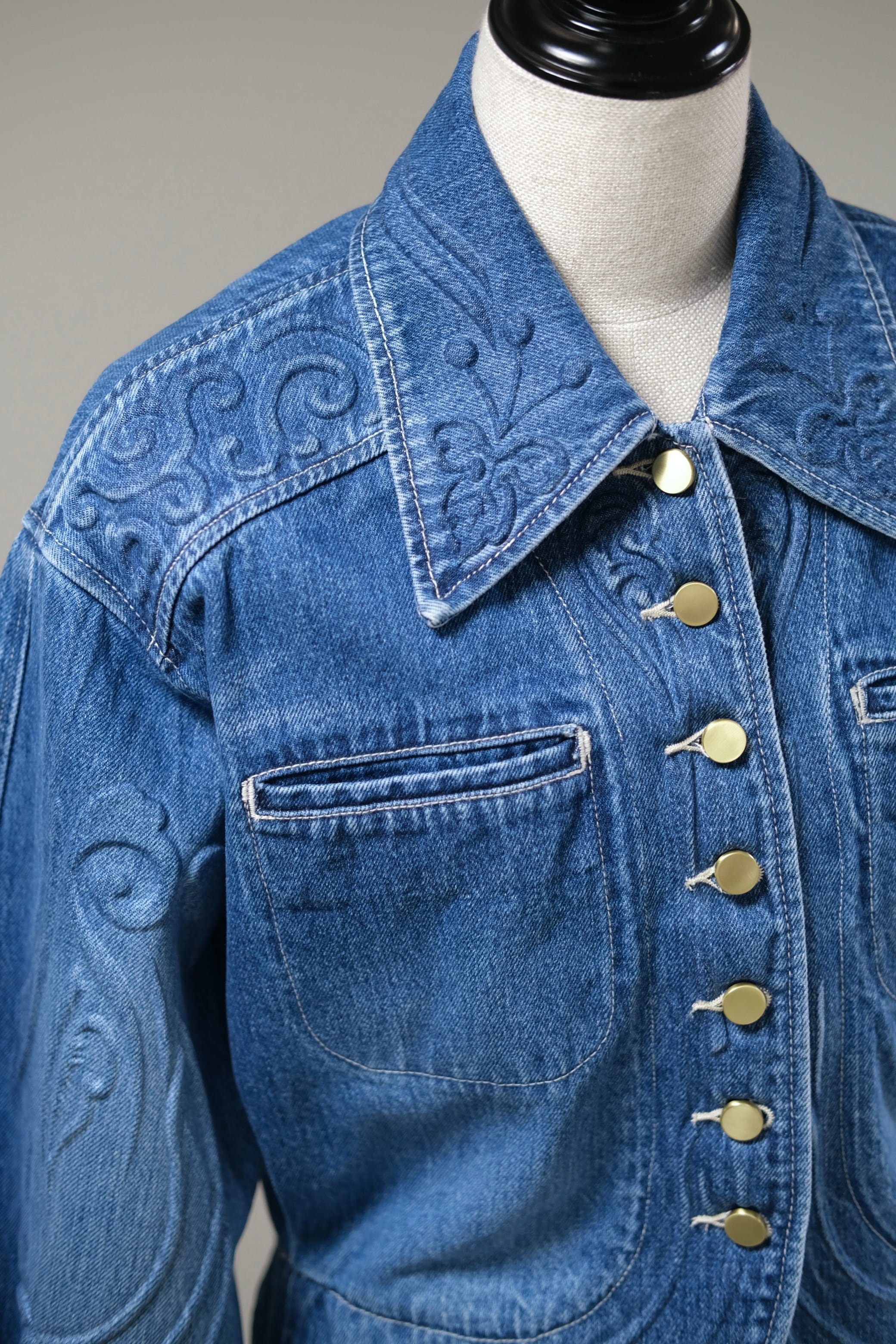 Mame Kurogouchi】Floral Embossed Short Denim Jacket | loop