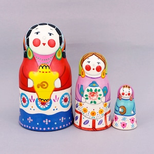 リュボフ・ブジキナ作　ディムカヴァ人形　マトリョーシカ　3個型