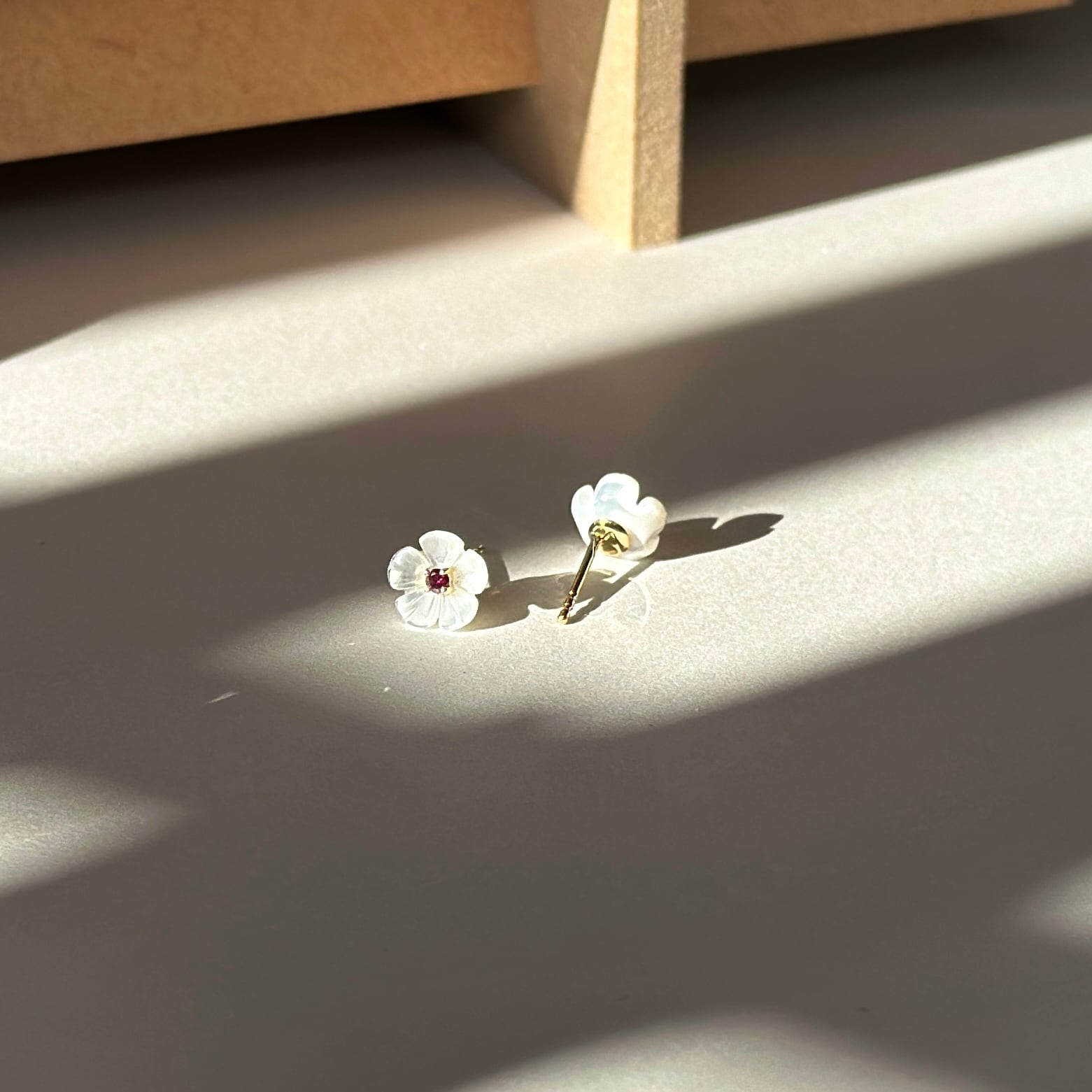 K18YG パープルダイヤ シェル ピアス D 約 0.06ct | KOHOSHOKAI