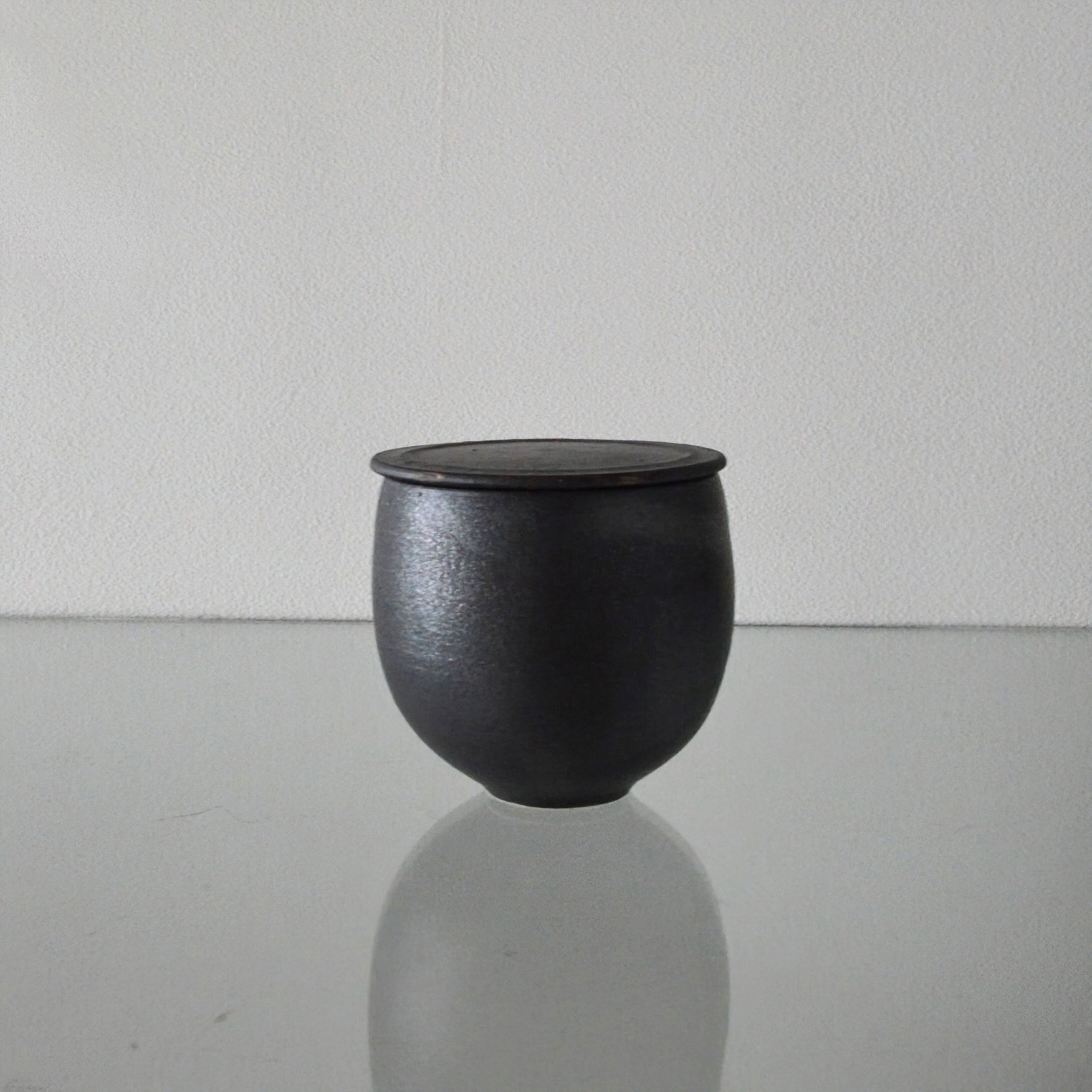 【LIMITED】小野俊 / 黒鉄釉 蓋物(丸・高) M