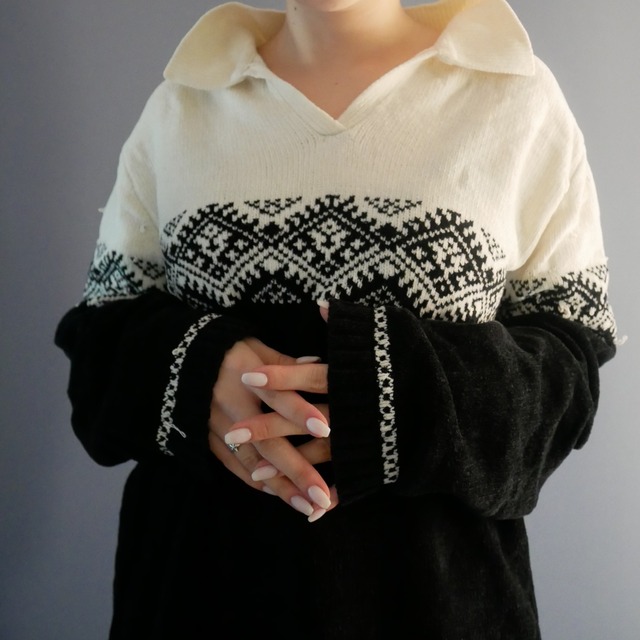 Monotone acrylic knit