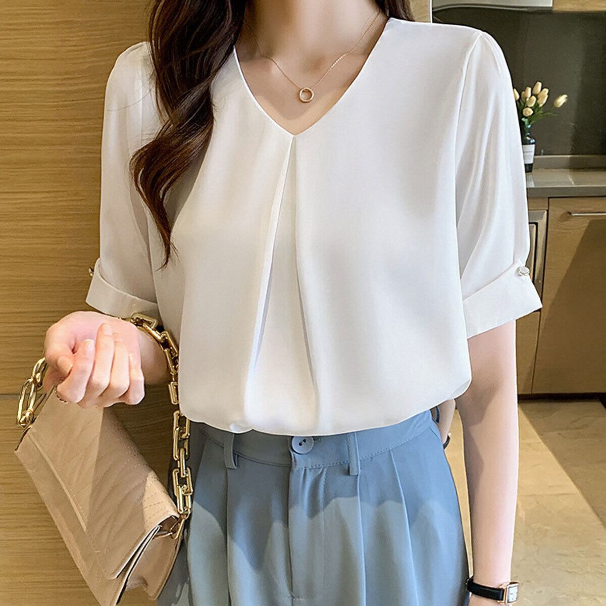 サテン風 ブラウス 半袖 Vネック レディース 春夏 きれいめ 大人 フェミニン 通勤 ビジネス オフィス OL 参観日 入学式 卒業式 入園式 卒園式 シンプル 清楚 上品 大人可愛い 大人女子