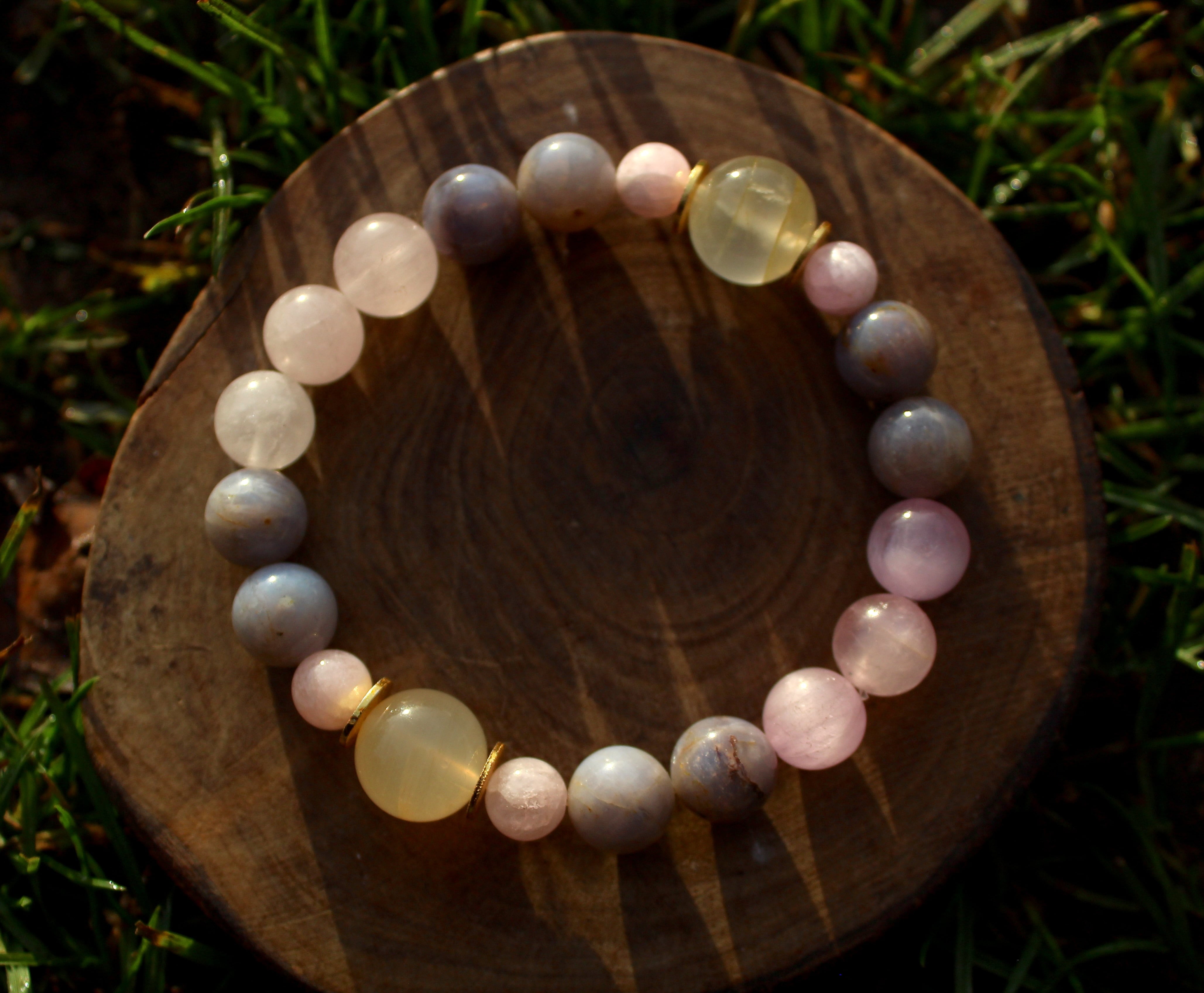 ナチュラルレアブルーローズクォーツ 愛情、思いやり、穏やかな癒し