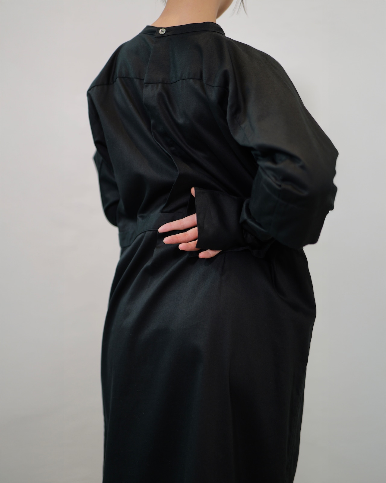 solar - Noren Dress ：Black｜コットンサテン／受注生産（モデル170cm／着丈135cm）