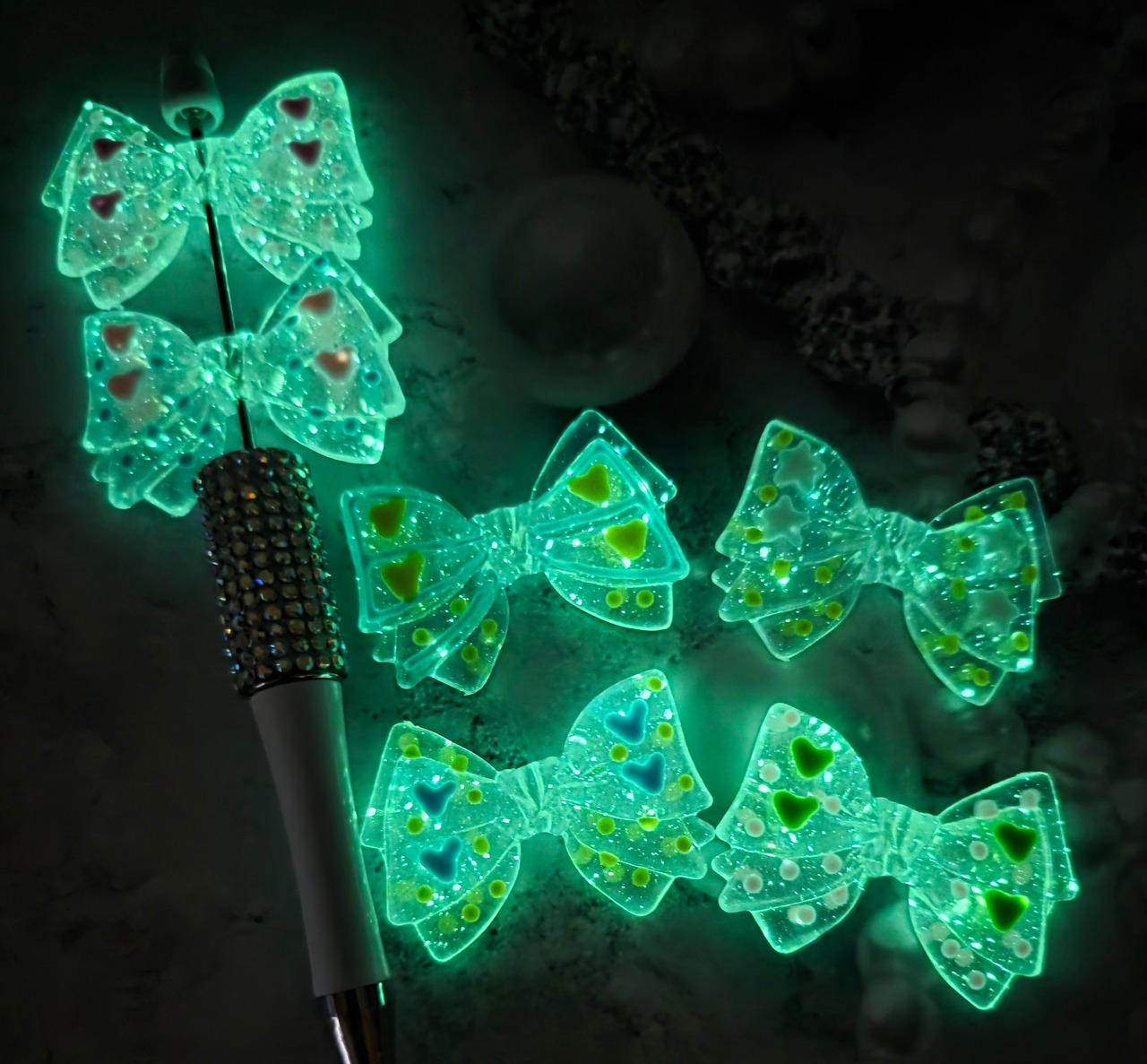 [１個]蓄光✨グリッター ペイントリボンビーズ／30mm×44mm