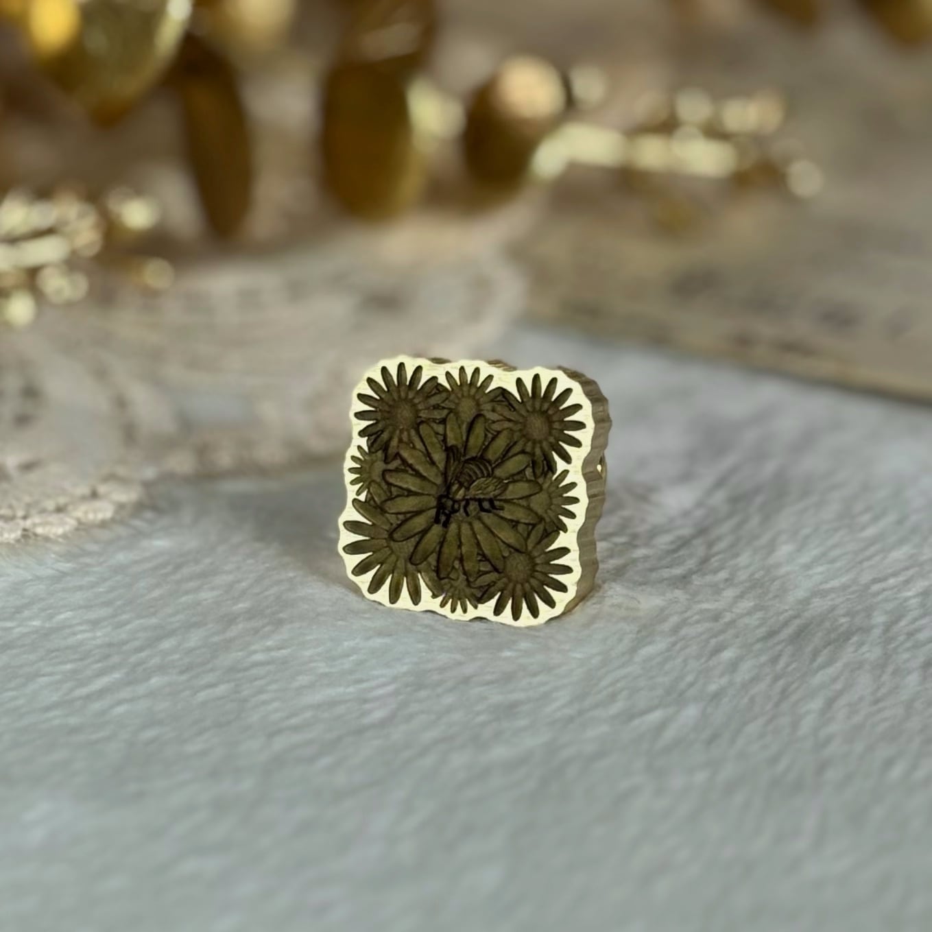 【縦20㎜×横20㎜ レーザー加工】フラワービー【スタンプヘッド】#SWH-98