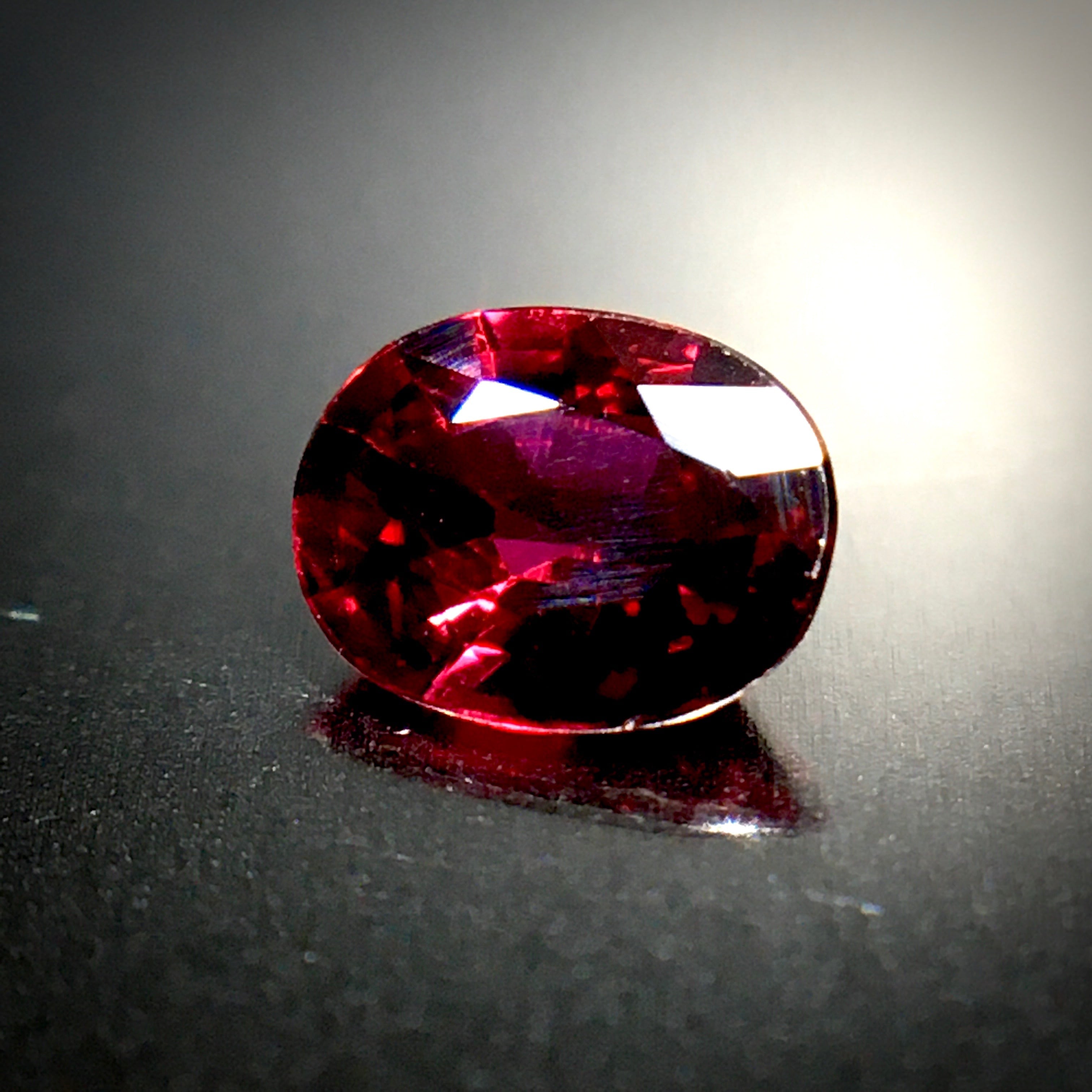 深い”真紅”の輝き 0.2ct 天然 ピジョンブラッド ルビー | Frederick’s Gems&Jewelry powered by BASE