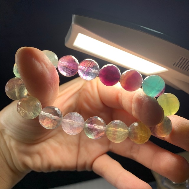 b142 128面体カットグラデーションフローライト