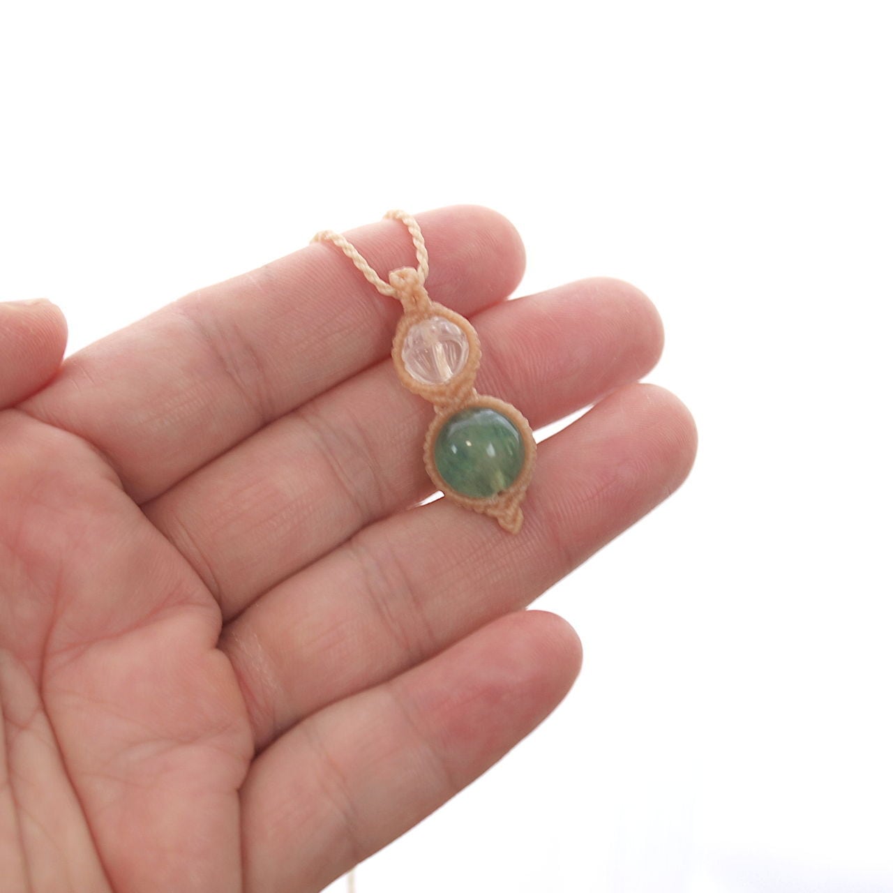 限定】ロータス水晶＋グリーンフローライト11ミリ玉を結んだマクラメ