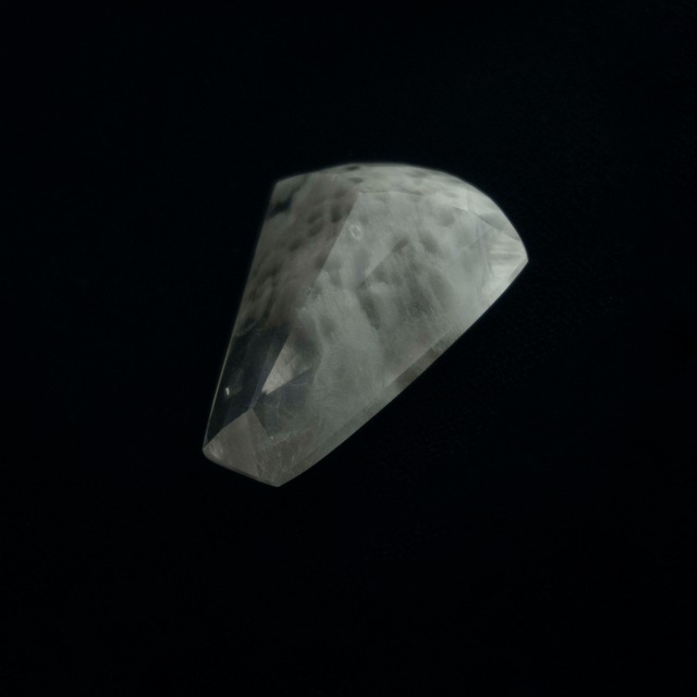 【FAITH】インクォーツ　ルース　ファセット　天然石　65ct