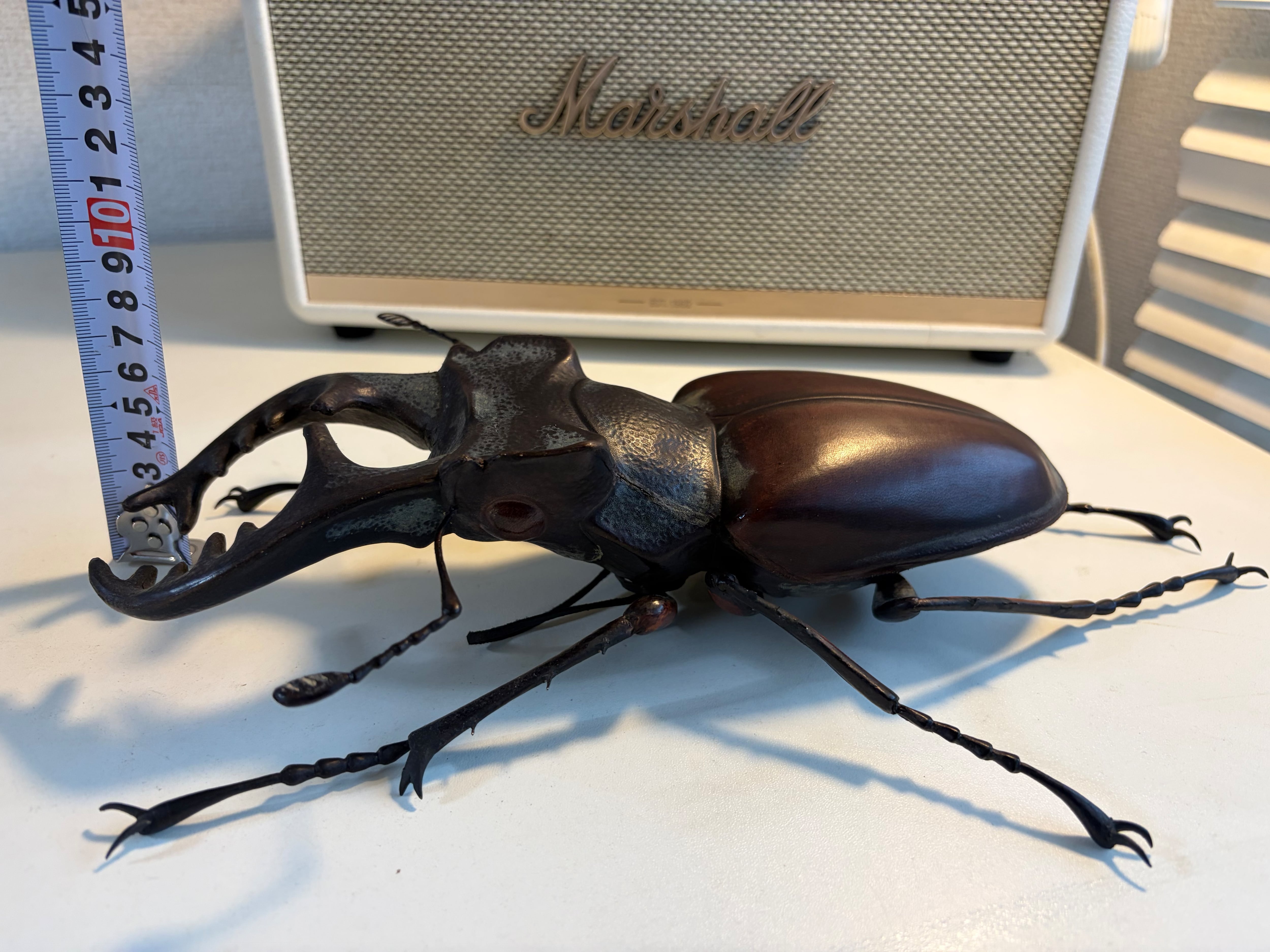 クワガタ (レザークラフト) 足先縦30cm、巾20cm 作者 河野 甲