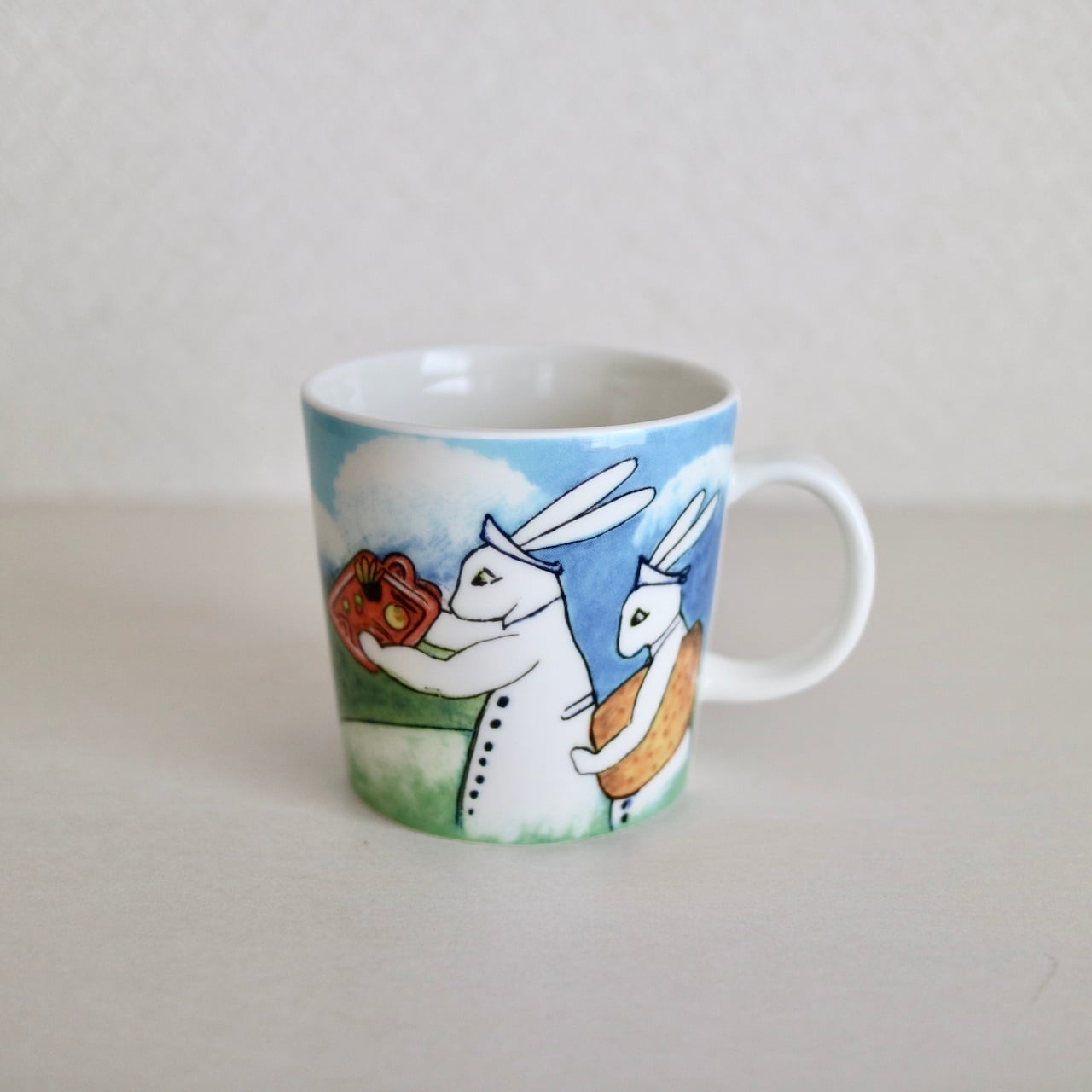 ARABIA Helja Moonpath バニー うさぎ マグカップ新品/シール付 ARABIA Helja Moonpath バニー うさぎ マグカップ新品/シール付
