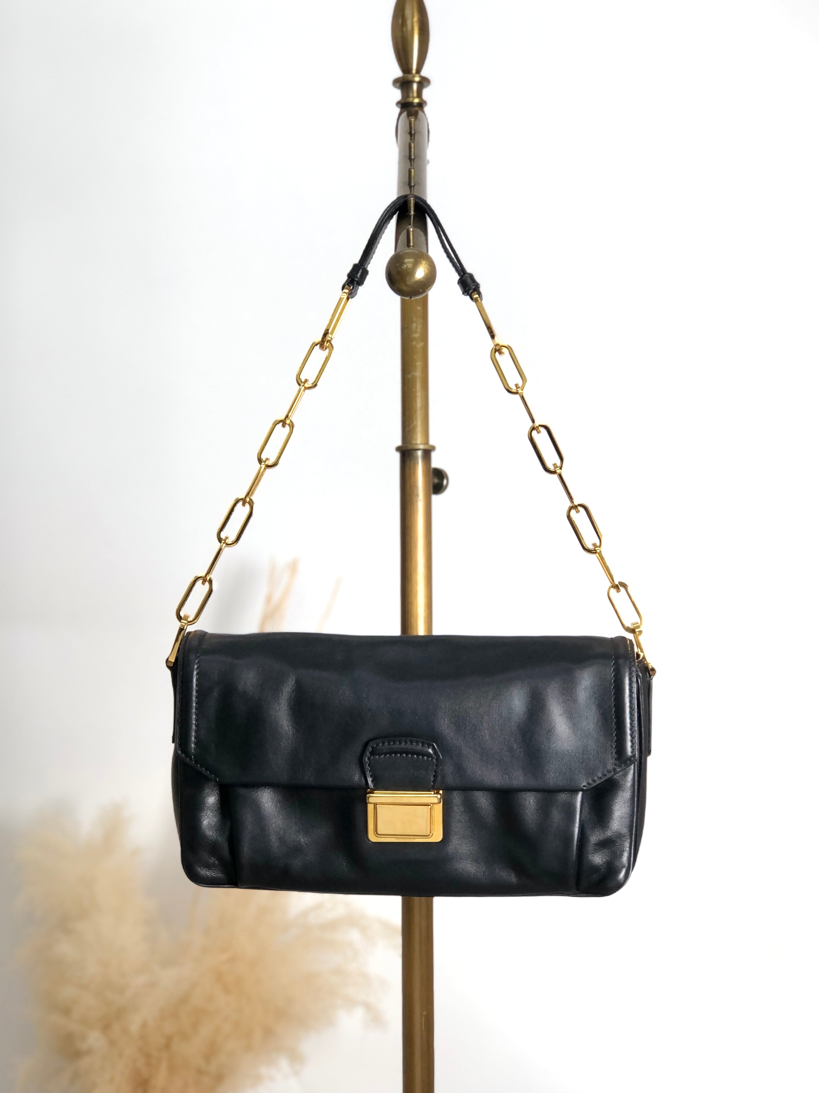 miumiu ミュウミュウ ショルダーバッグ ブラック ロック レザー