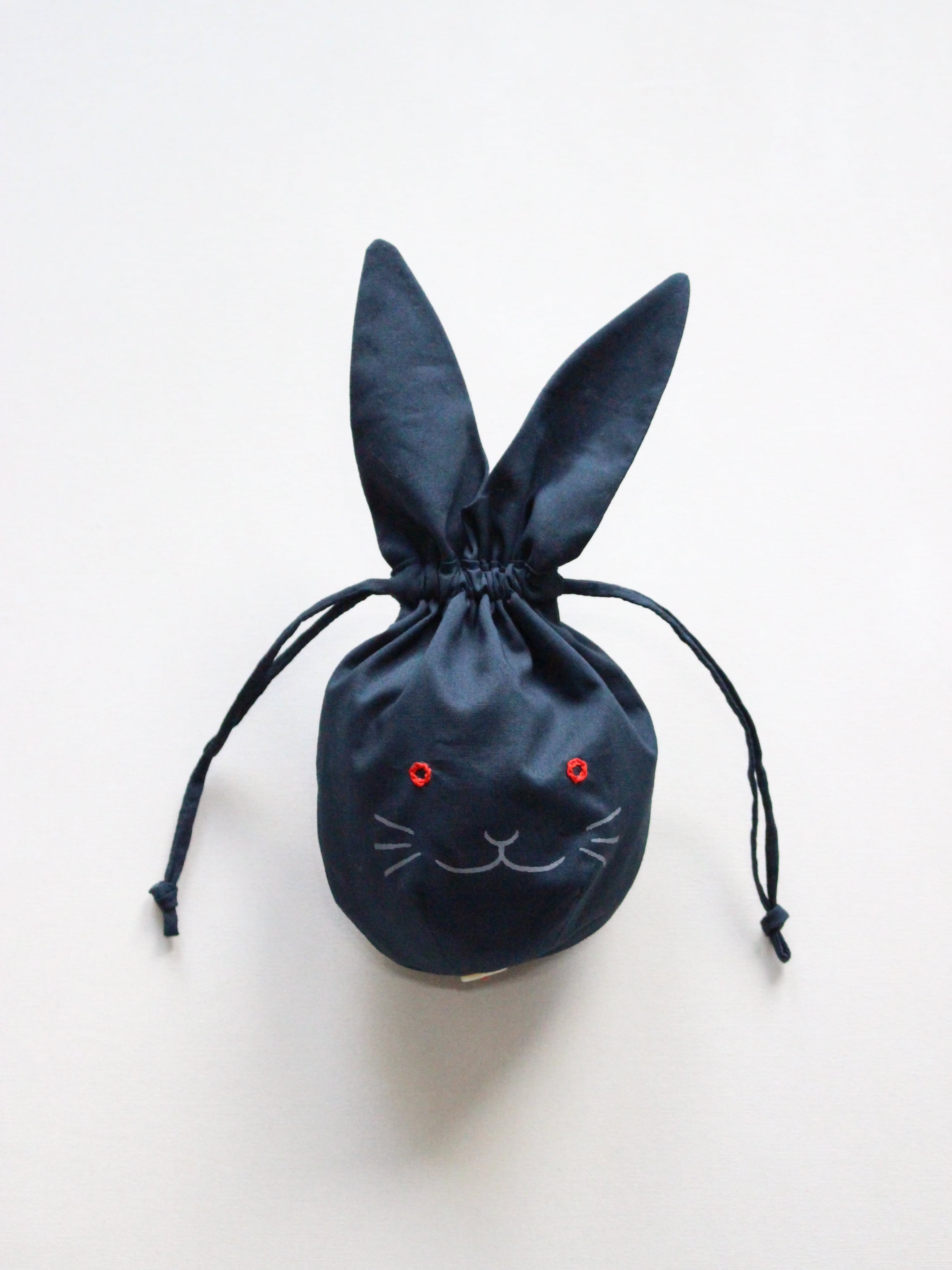ご確認用＊黒いリネンきんちゃく袋＊アイボリーうさぎさん おぱんちゅうさぎ 巾着 クロワッサン 604041 きんちゃく 袋 小物入れ
