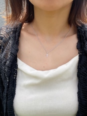 クリスタルクロスネックレス