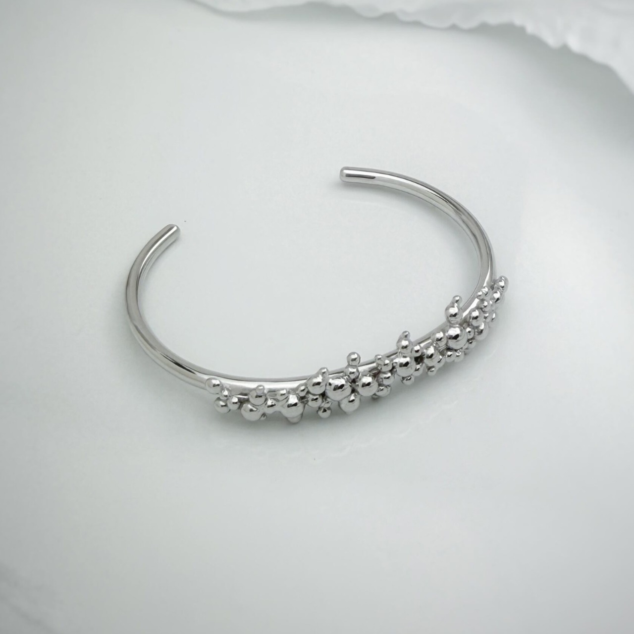 Moment / Dot Bangle