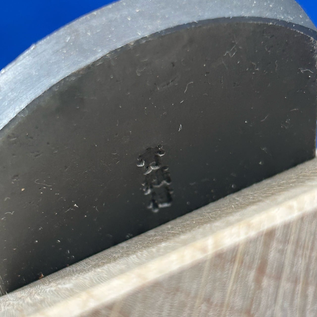 小森秀樹作 純鉄こもり 豆平鉋/寸4(42mm) | 利作オンラインストア
