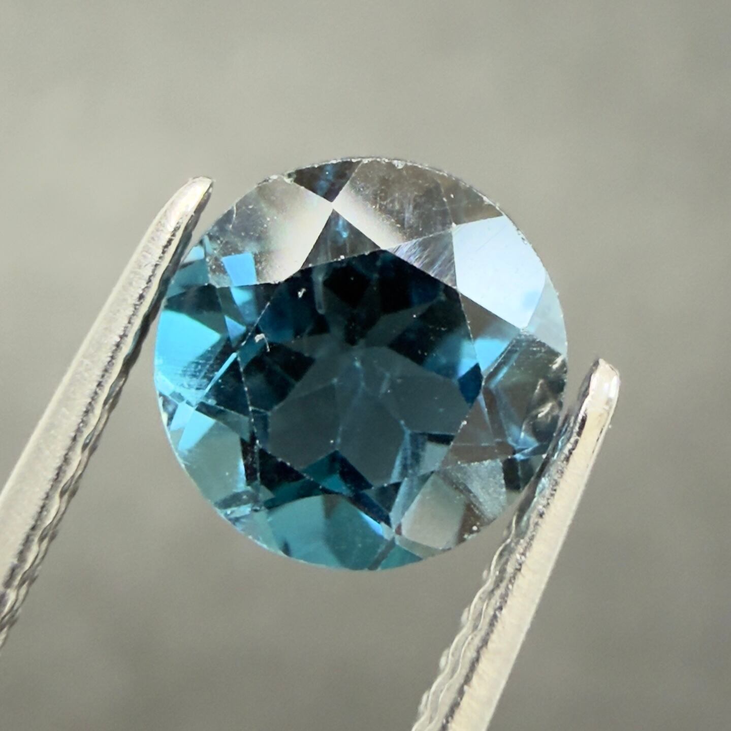ロンドンブルートパーズ2mmラウンド100ピース4.22ct ロンドンブルー