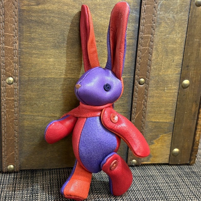 【ジビエレザー鹿革】ベルラビ★マイスターの手作り「ベルズラビット」トリプル広島カラー（野球、サッカー、バスケ）　写真の1点販売です