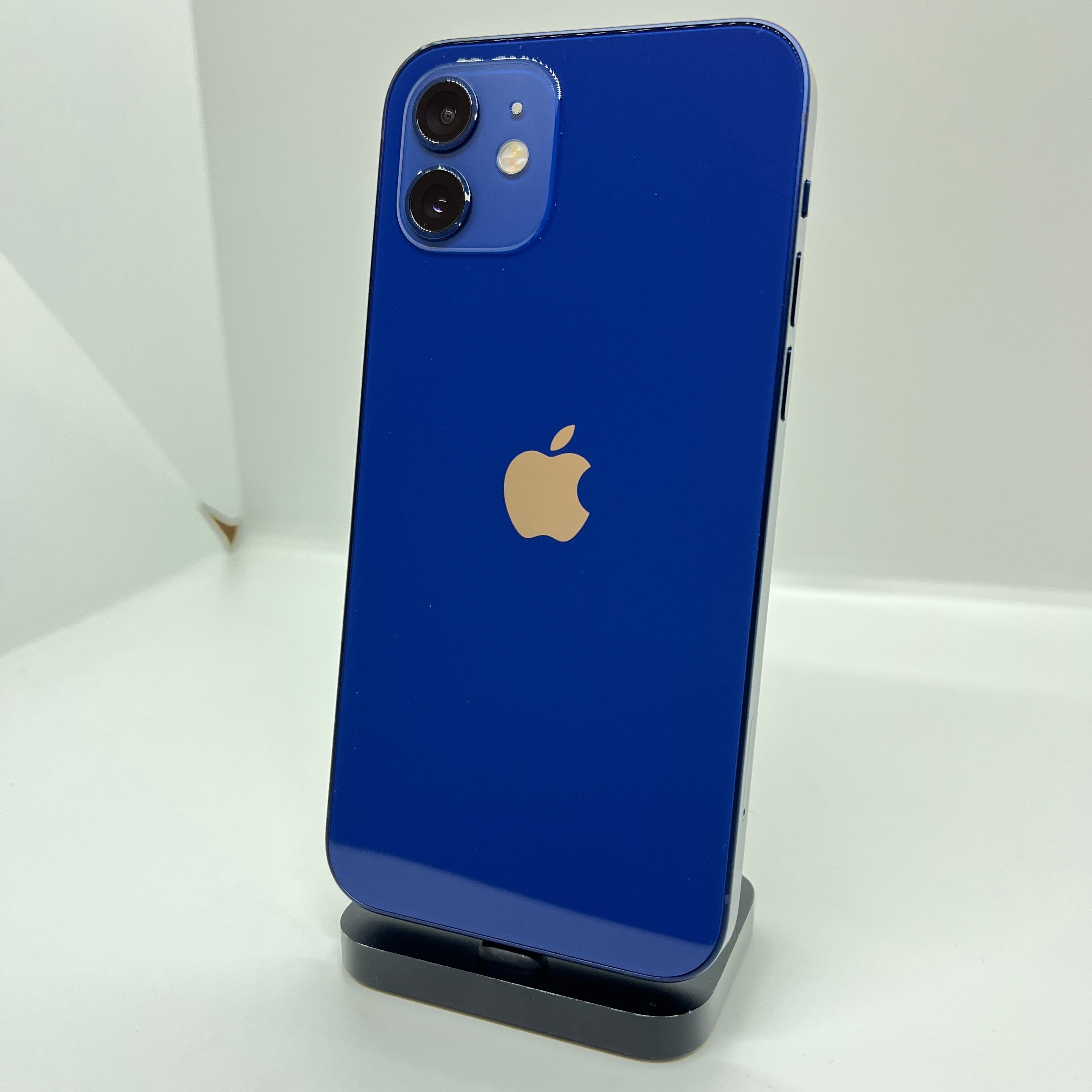 バッテリー最大容量100％】iPhone12 128GB ブラック【SIMロック解除