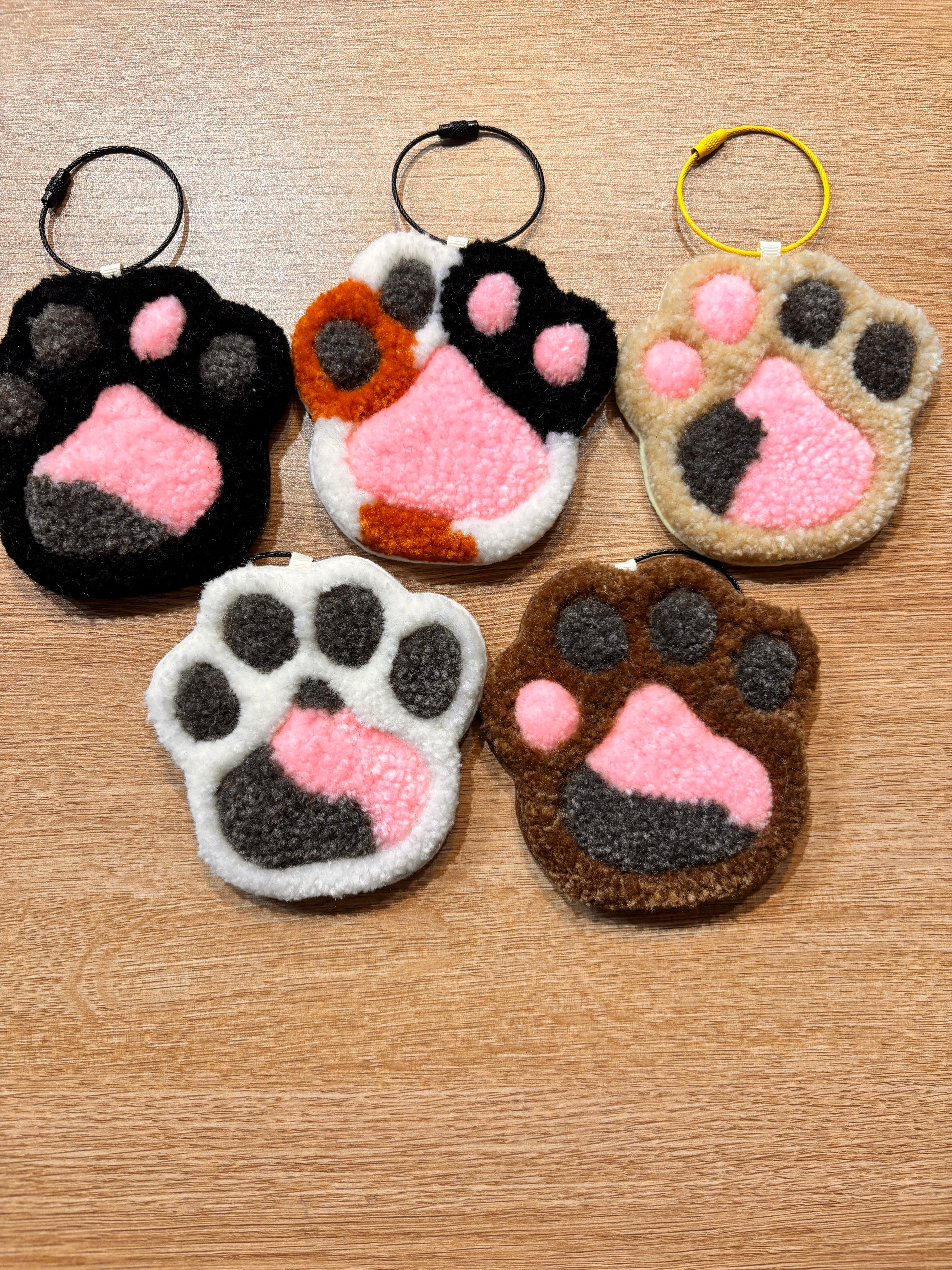 タフティング チャーム 肉球 ハンドメイド バッグチャーム キーホルダー 犬好き