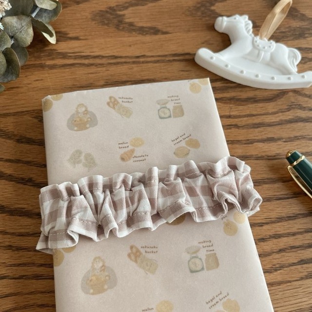 【Mサイズ】ギンガムチェックのふんわり手帳バンド/文庫本ブックバンド/ナチュラルベージュ