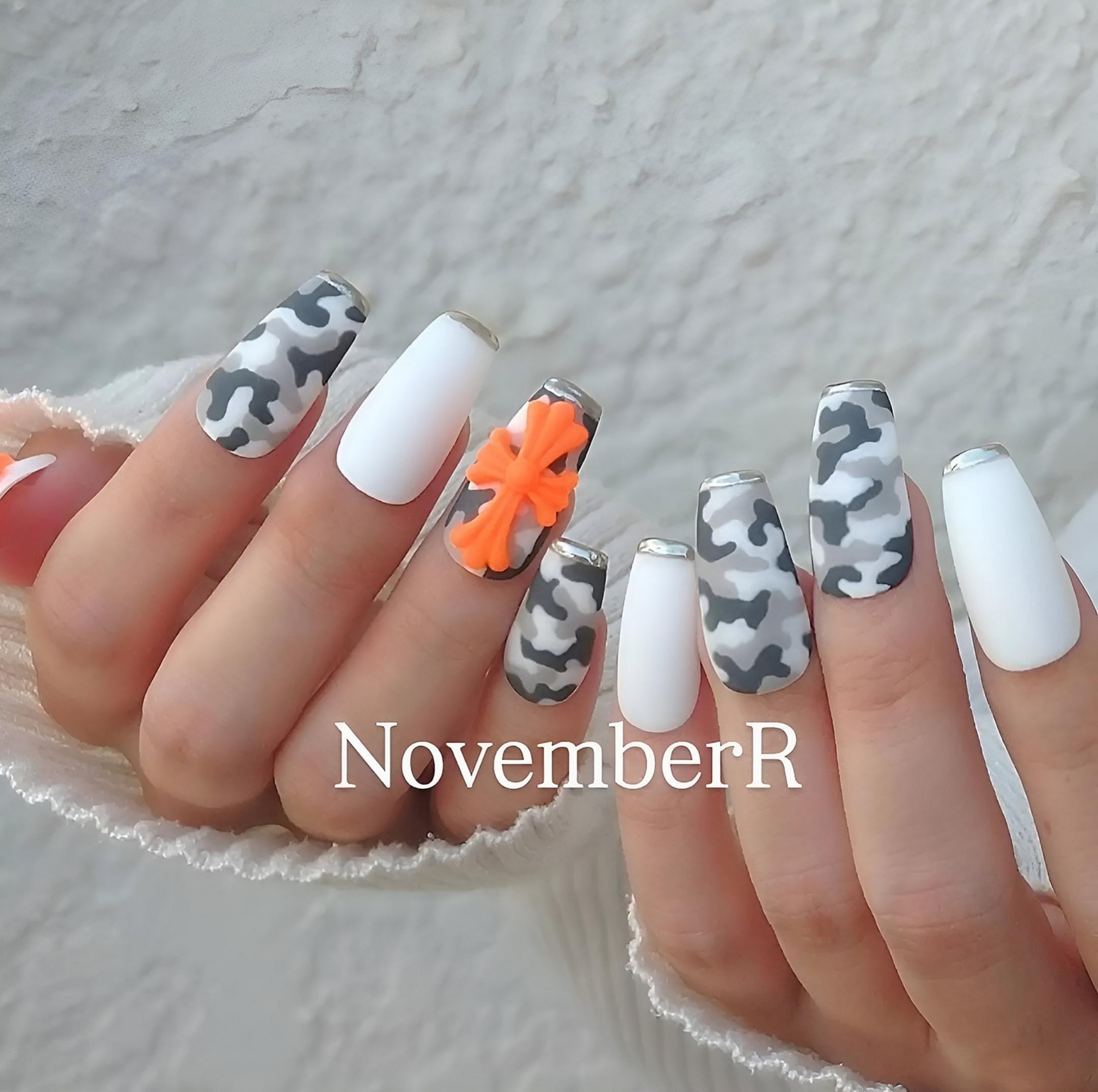 LA899☆迷彩×ネオンクロスネイルチップ | NovemberR 〰️ネイルチップ LA899☆迷彩×ネオンクロスネイルチップ | NovemberR 〰️ネイルチップ