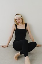 《SET販売》Square Neck Bra Top × Mid Rise Leggings