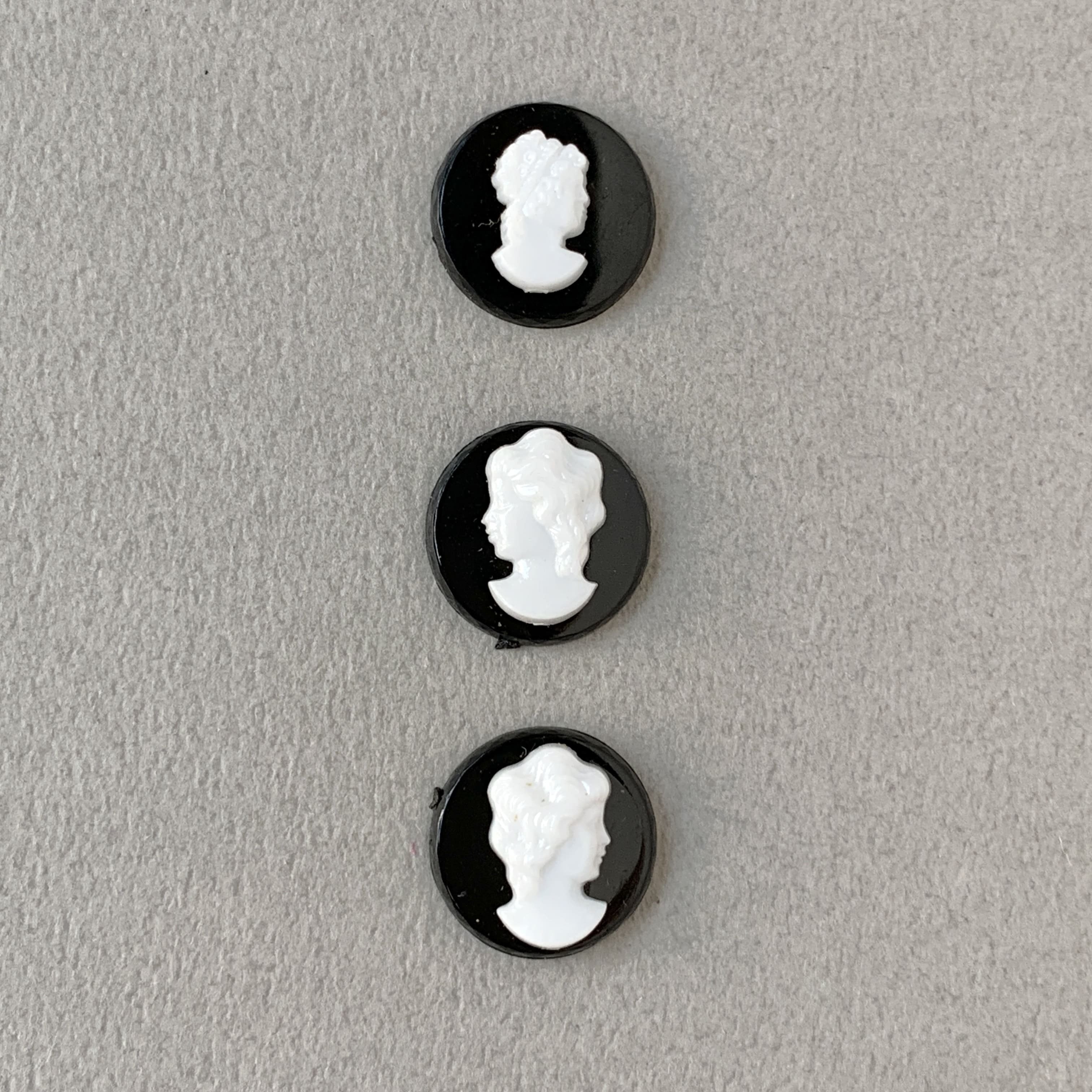 再入荷〉ドイツヴィンテージ アクリルカメオL（ラウンド黒15mm） | Dua