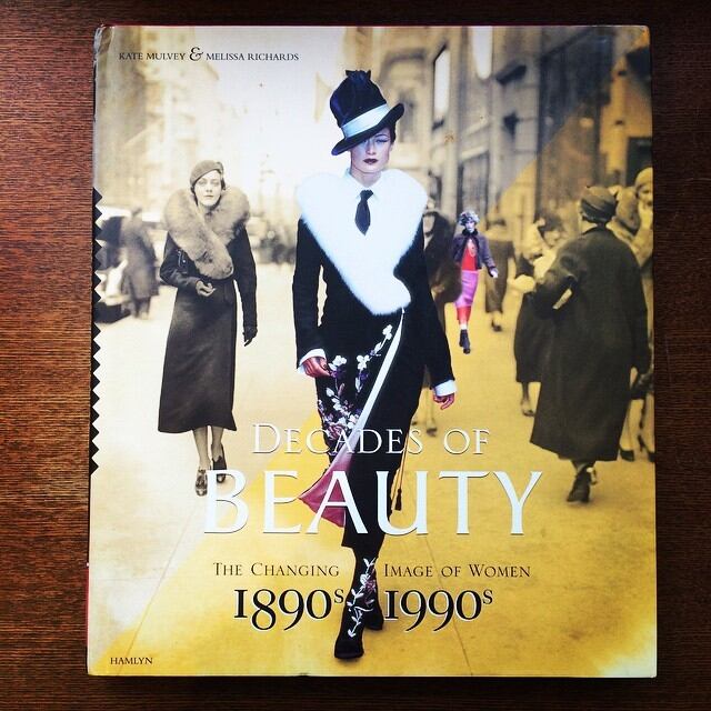 ファッションの本「Decades of Beauty: The Changing Image of Women, 1890s to 1990s」 - 画像1