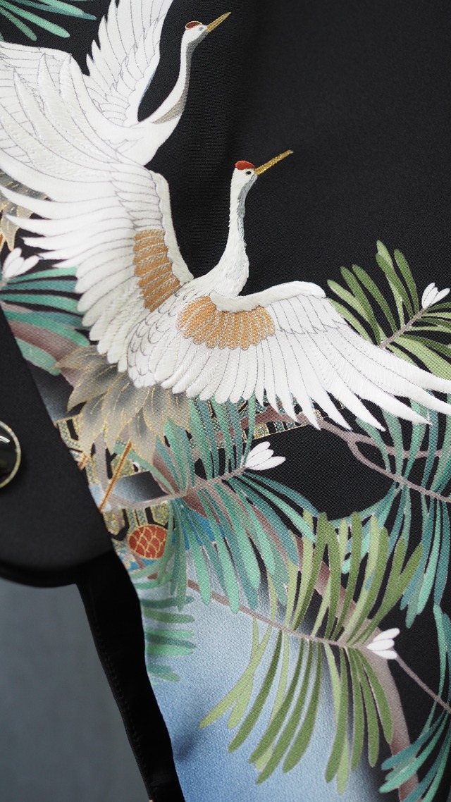 Regenerated Kimono Cape Coat – Handcrafted in Japan/CRANES AND PINE ON MIDNIGHT SILK 着物リメイクのマントコート｜日本のヴィンテージシルクを再生した一点物/  漆黒の絹地に舞う鶴と松