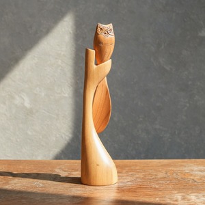 お出かけを待つ、フクロウの靴べら