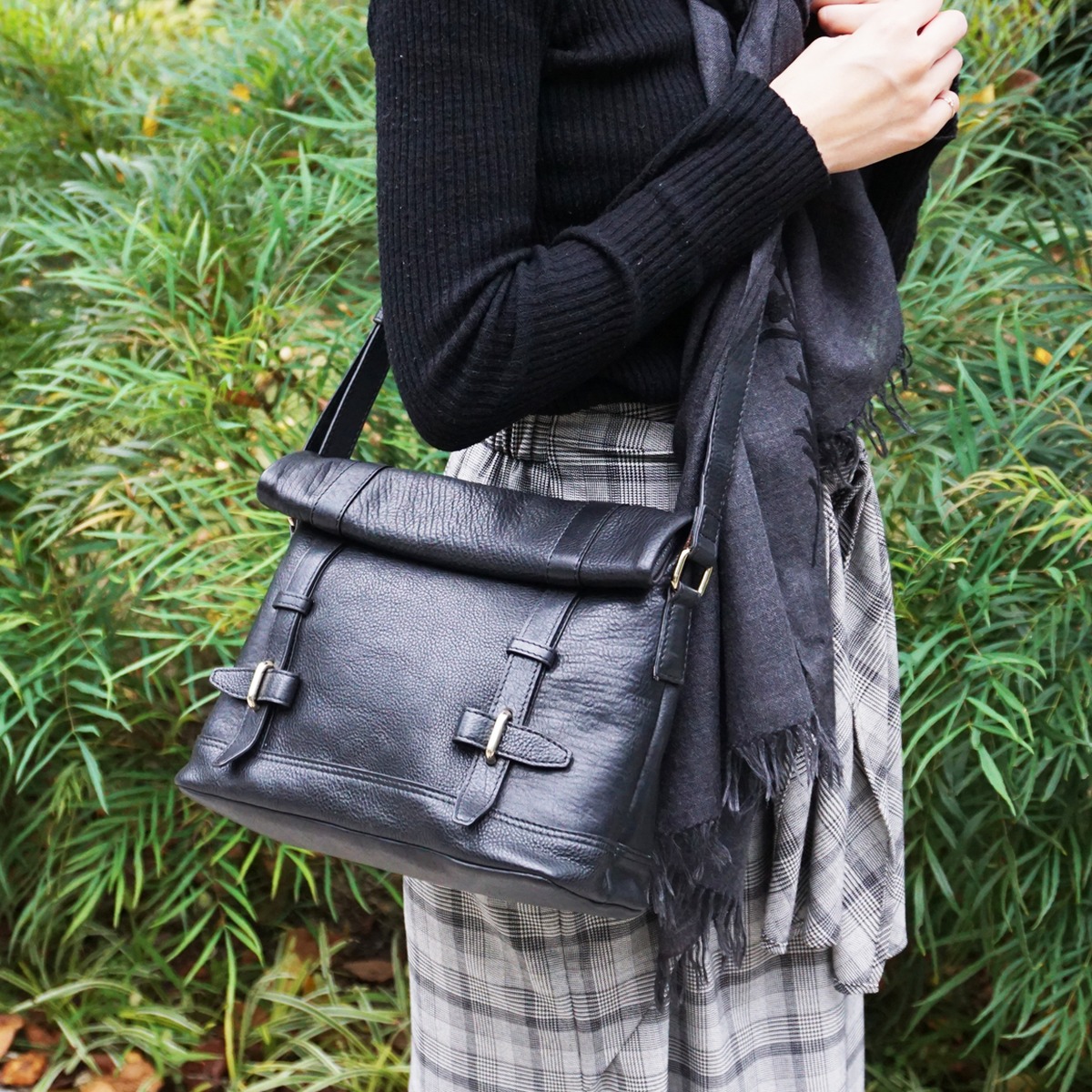 牛革】カラフルロールトップショルダーバッグ<4色展開> 牛革 本革  