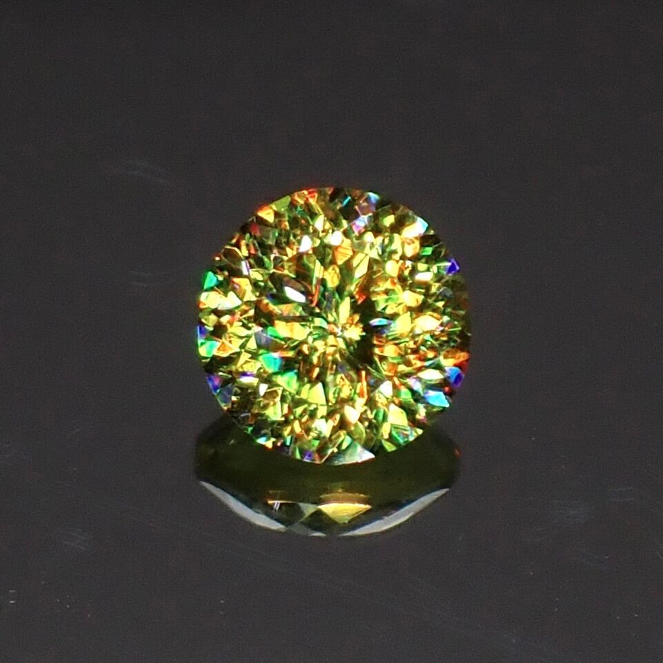 【Bright Brilliant Cut™️ “145 Facets” 】色彩が躍る黄翠の幻影 0.41ct 天然 スフェーン