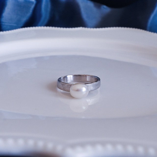 Pearl Ring "Egg"