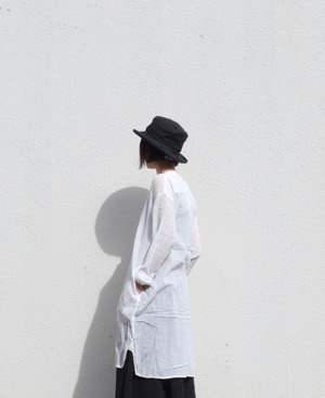 ARMEN(アーメン)コットンガーゼ バンドカラーロングシャツ:ホワイト