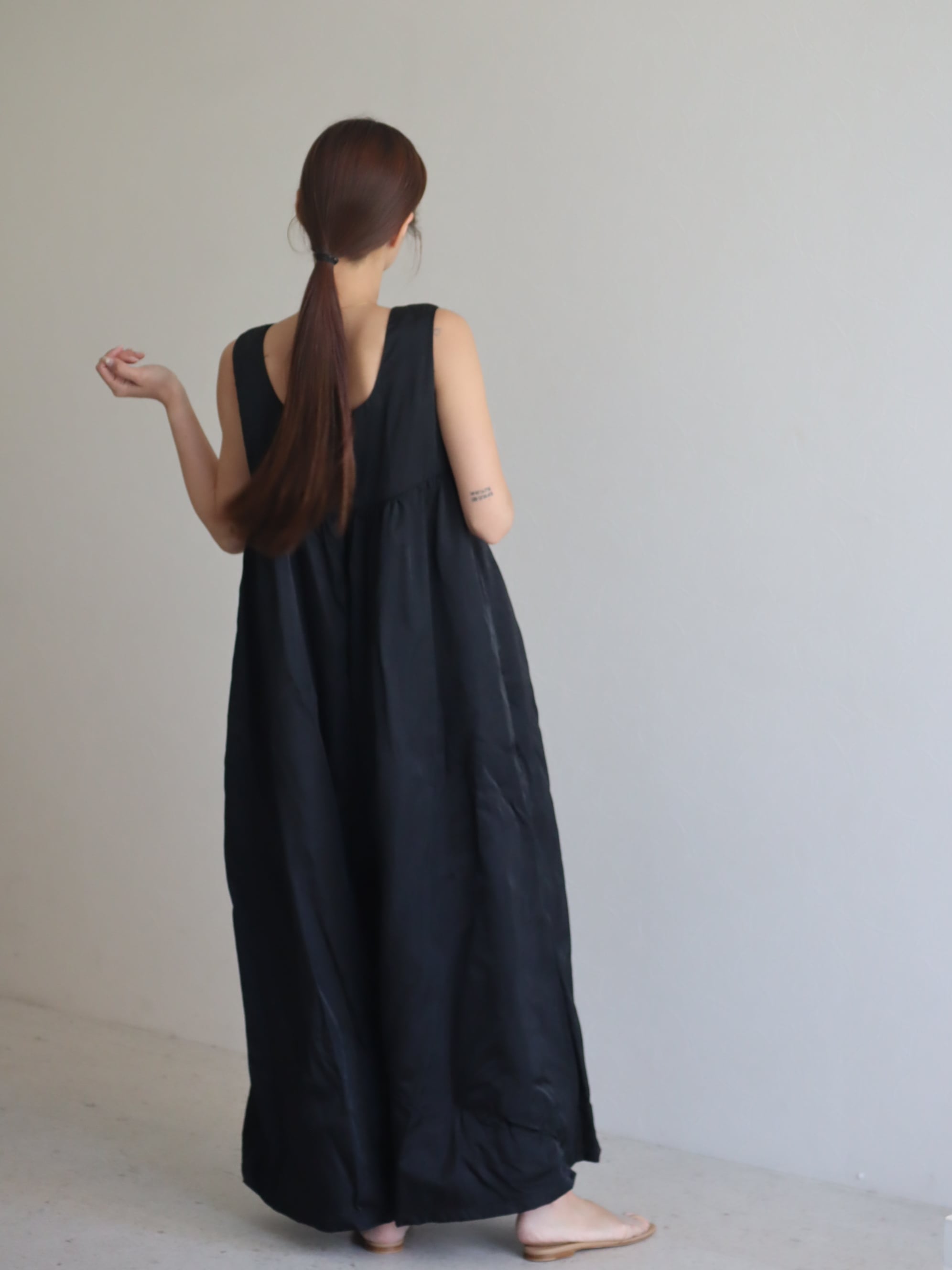 DRESS | e L L a
