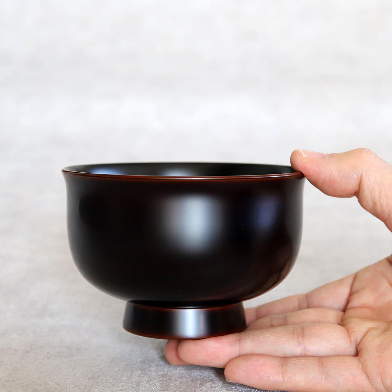 たっぷりサイズの汁椀。お味噌汁やスープをたっぷりといただきたい方に