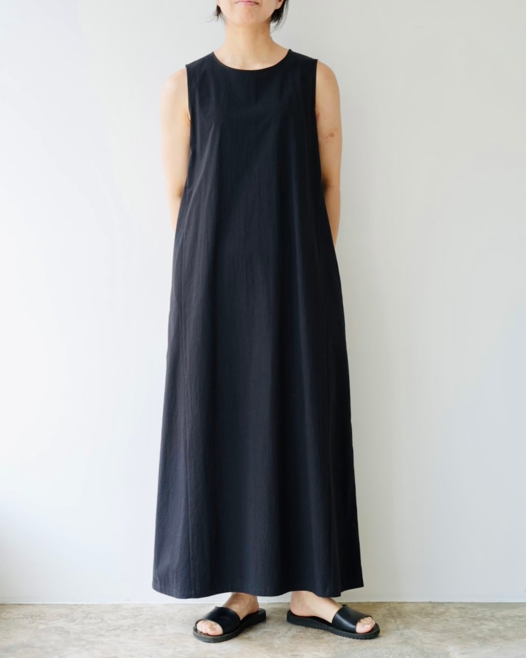 Yoli シンプルスリーブレスワンピース | Vie
