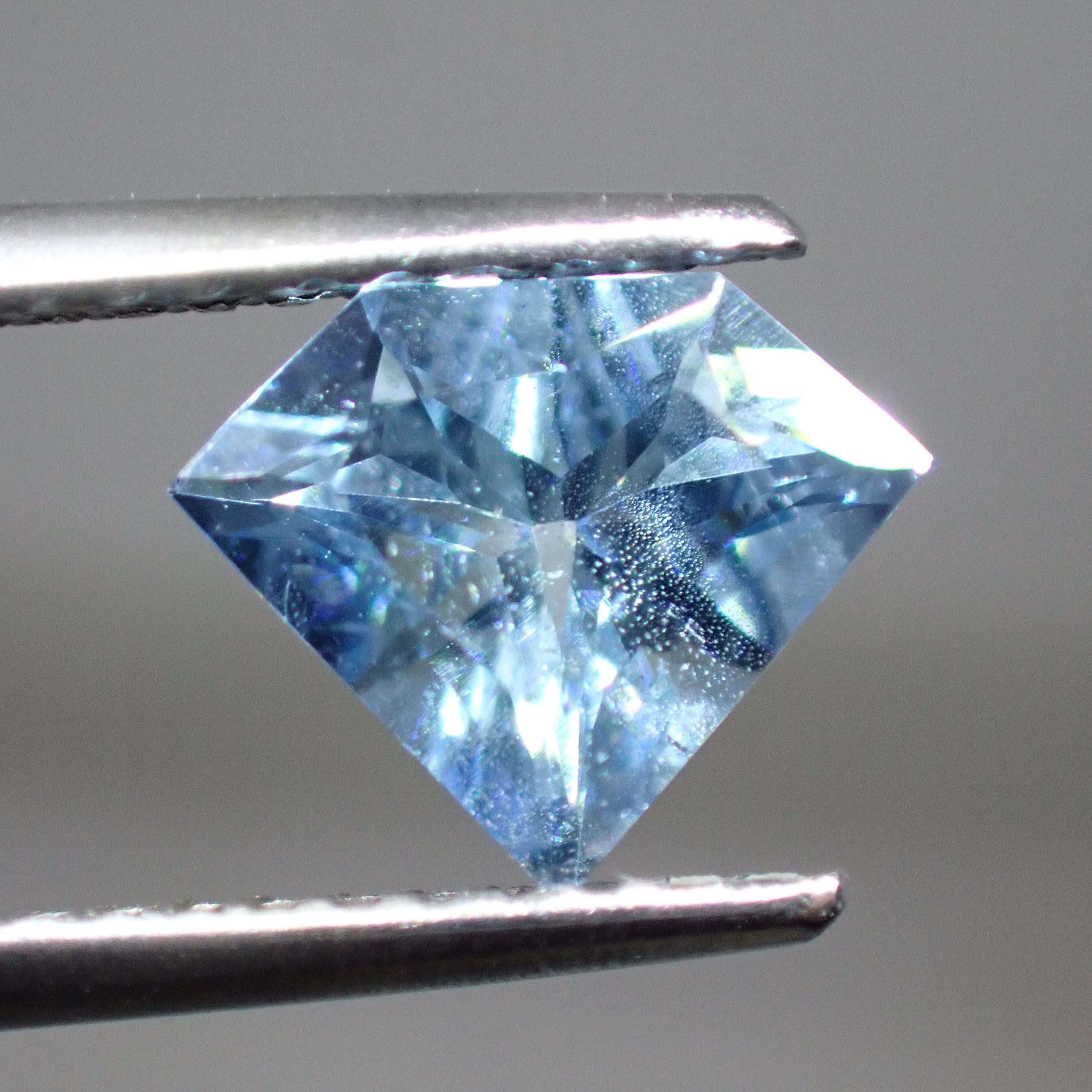 大きめつむカット！？美しいアクアマリン0.837ct | 宝石ルース販売  