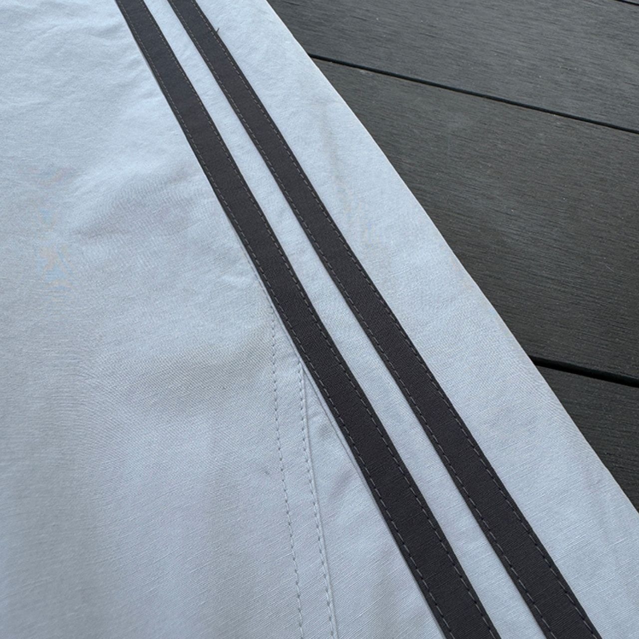 ホワイトグレーラインナイロンルーズパンツ　1101