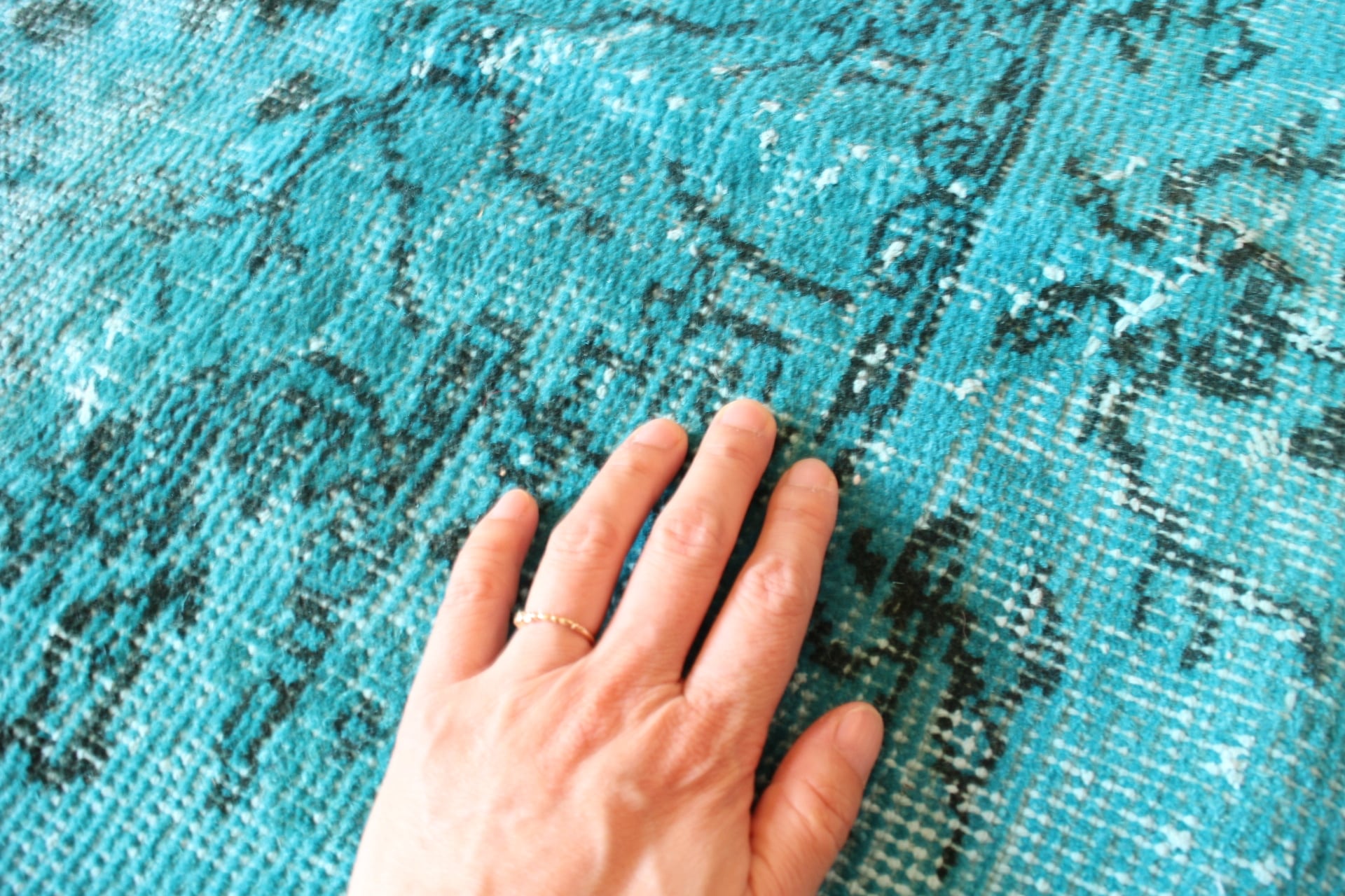 ターコイズブルーのオーバーダイラグ アナトリア地方トルコラグ | Riad