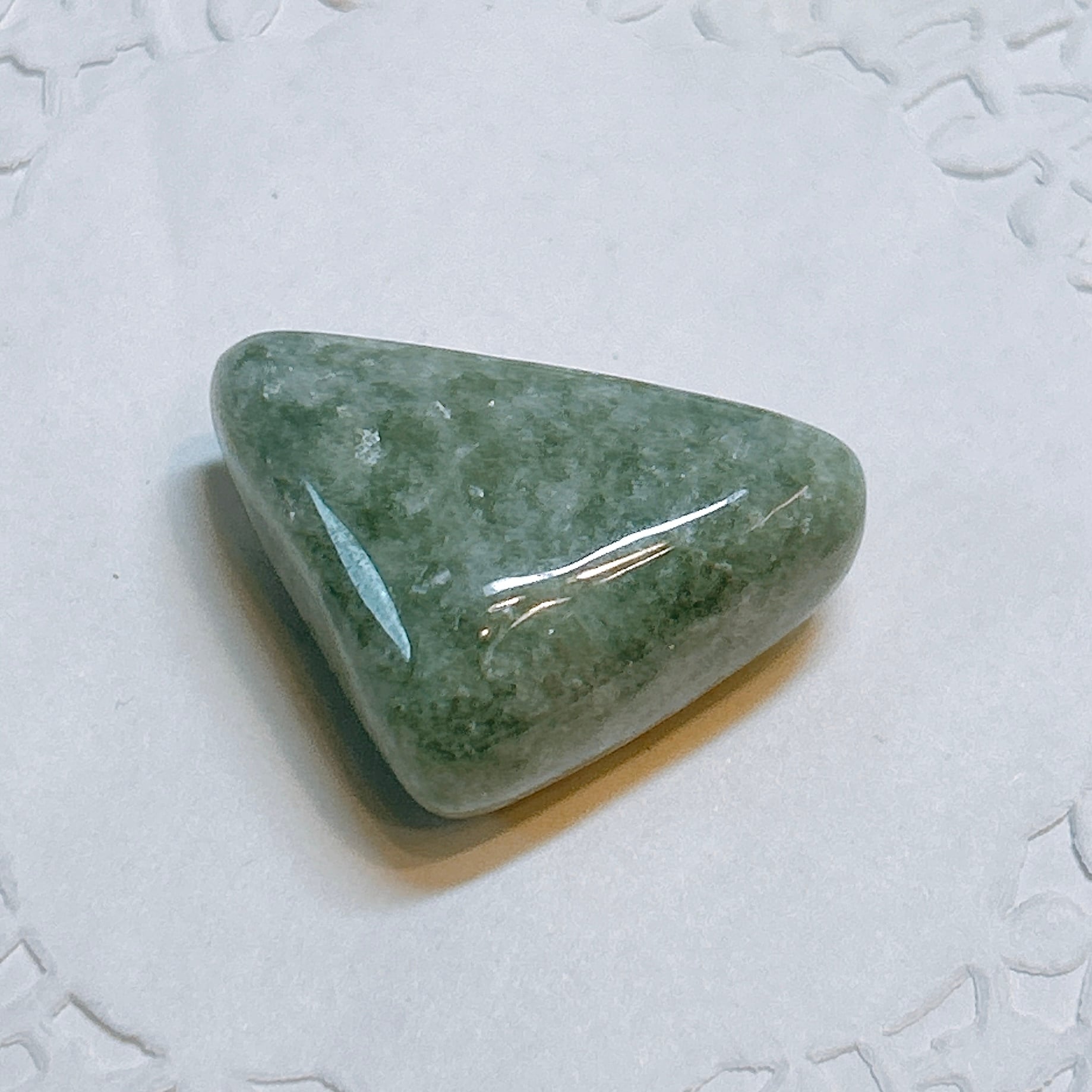 17961】 翡翠 ミャンマー産 ヒスイ ひすい ジェード タンブル 磨き石