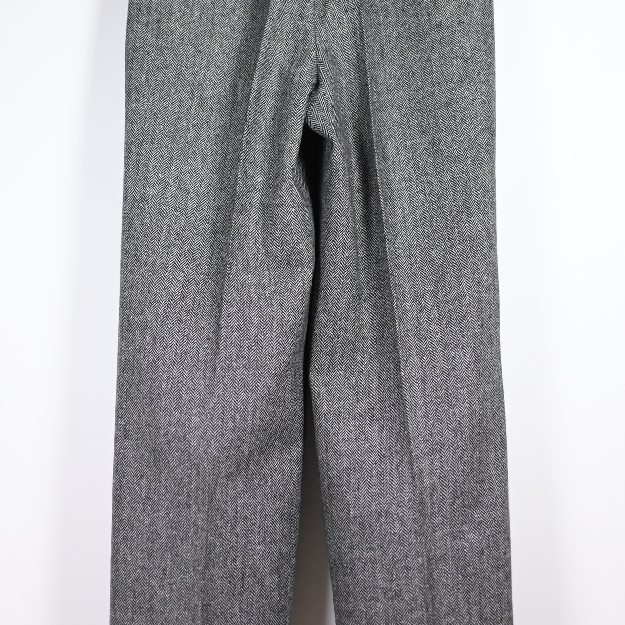 INTERIM / INDIA WOOL CLASSIC HERRINGBONE WITH LEATHER PIPING 2-TUCK STRAIGHT SLACKS