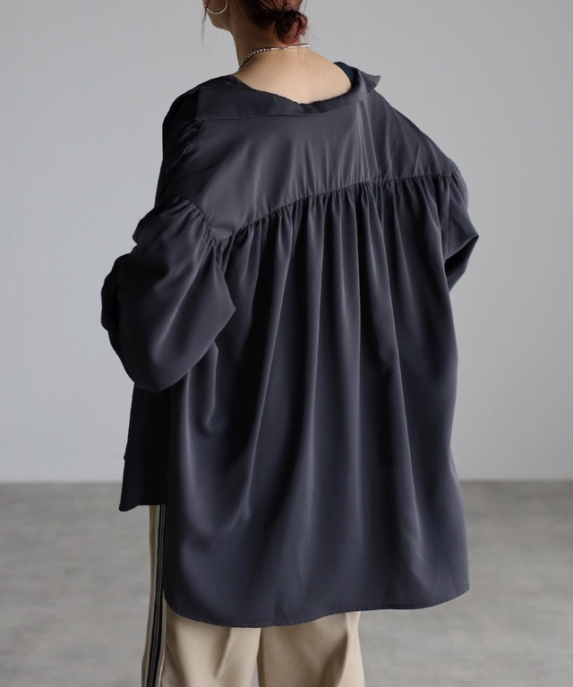 バックギャザーシャツ