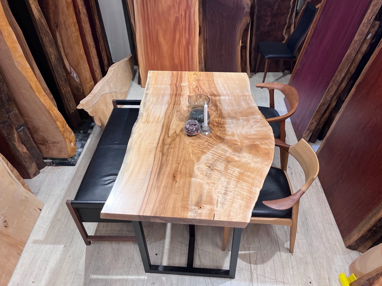 栃（トチ）_1570×890-965-750×50_青山店_テーブル天板/一枚板 231992