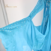 社交ダンス 衣装 スタンダード ドレス ワンピース パーティドレス ブルー系 水色 レース 長袖 チョーカー 派手 ラインストーン スパンコール 涼しげ フロート 二重スカート 花模様 光る スパンコール セクシー エレガント 輝く 上品 ふんわり 体型カバー 舞台衣装 ダンスパフォーマンス 発表会 ゆったり 目を引く