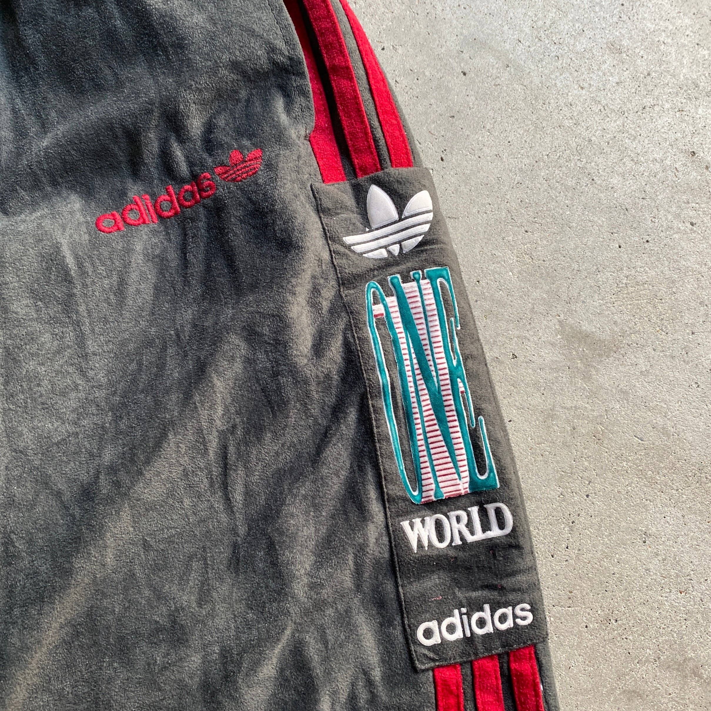 80〜90年代 チュニジア製 adidas アディダス ベロアジャージパンツ ONE