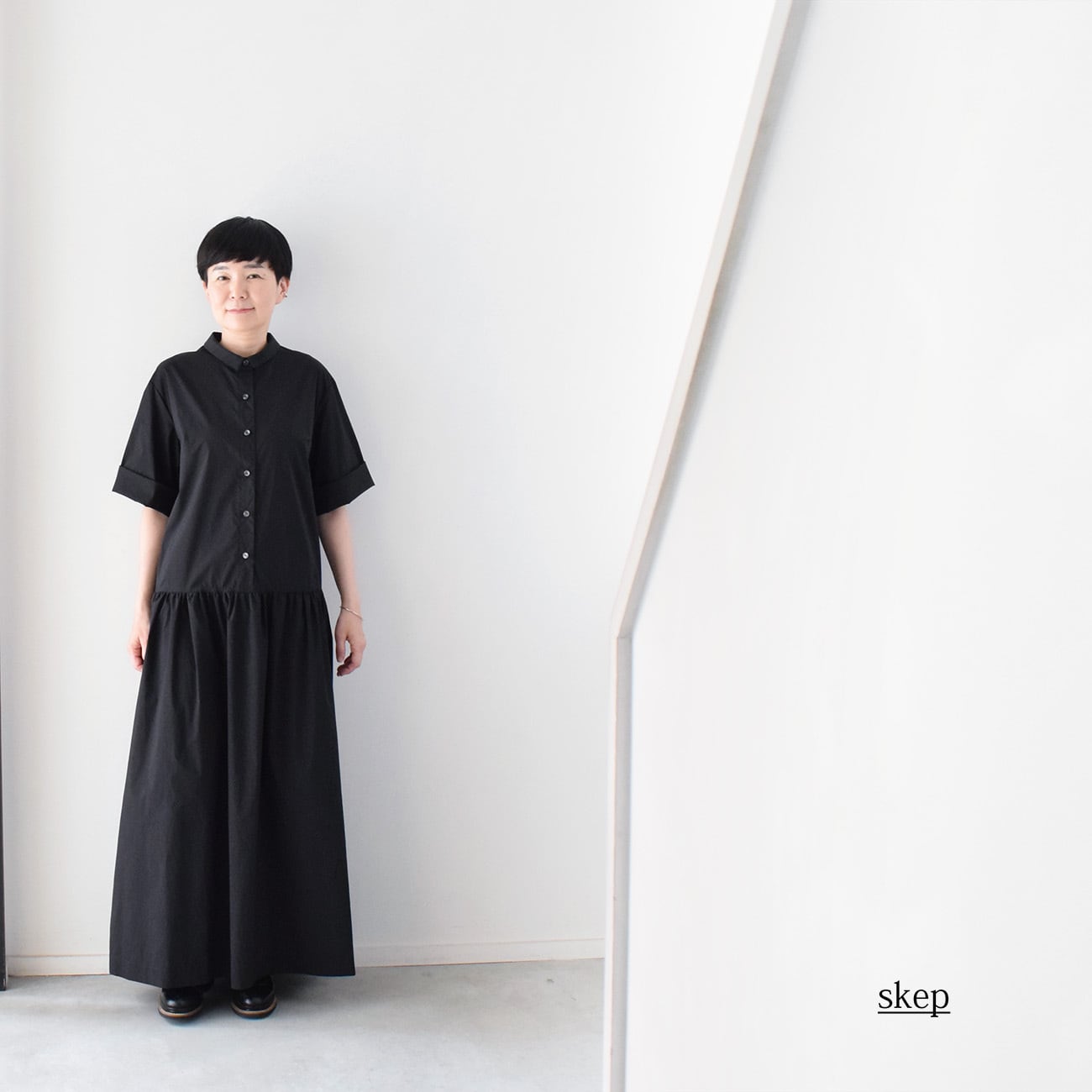 skep フレアギャザーロングワンピース　ブラック　黒　ゆったり　タック　日本製 4785685ca7b55adb7425af3fa844dc